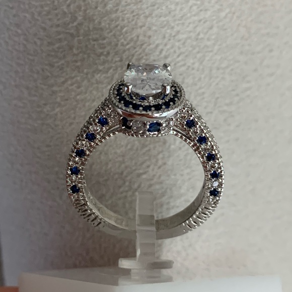 925 Silver Oval Cut White Sapphire Size 9 - Picture 6 of 6